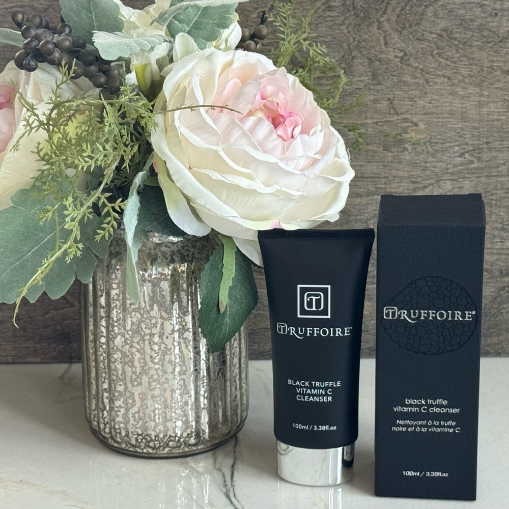 Black Truffle Vitamin C Cleanser - Black